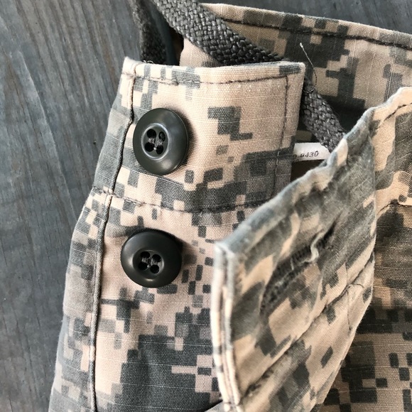 Authentic Army Camo Cargo Pants - Picture 4 of 6